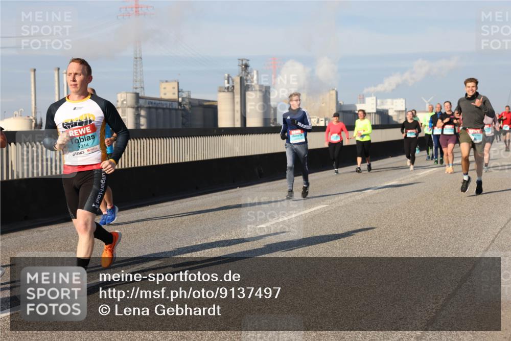 03.10.2025 - Köhlbrandbrückenlauf Lena Gebhardt http://msf.ph/oto/9137497 03.10.2025 09:55:21 Position 2 1314 meine-sportfotos.de
