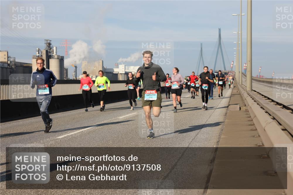 03.10.2025 - Köhlbrandbrückenlauf Lena Gebhardt http://msf.ph/oto/9137508 03.10.2025 09:55:22 Position 2 2214, 3162 meine-sportfotos.de