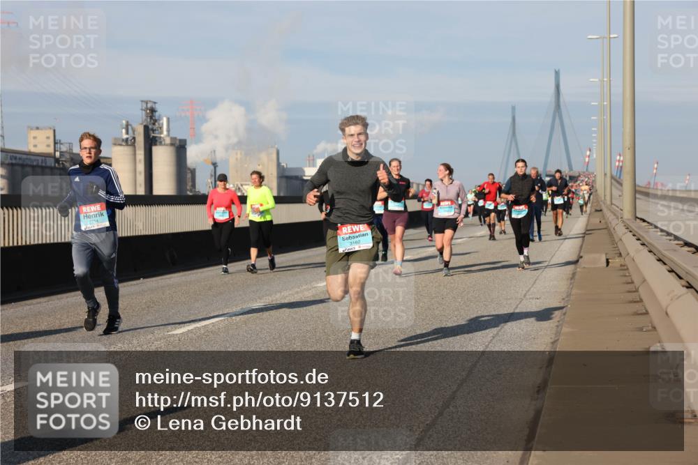 03.10.2025 - Köhlbrandbrückenlauf Lena Gebhardt http://msf.ph/oto/9137512 03.10.2025 09:55:22 Position 2 2214, 3162 meine-sportfotos.de