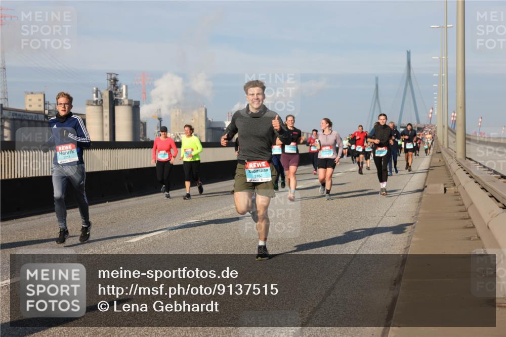 03.10.2025 - Köhlbrandbrückenlauf Lena Gebhardt http://msf.ph/oto/9137515 03.10.2025 09:55:22 Position 2 2214, 3162 meine-sportfotos.de