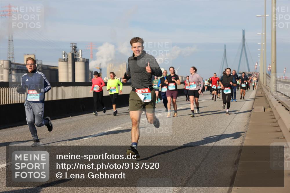 03.10.2025 - Köhlbrandbrückenlauf Lena Gebhardt http://msf.ph/oto/9137520 03.10.2025 09:55:23 Position 2 2214 meine-sportfotos.de