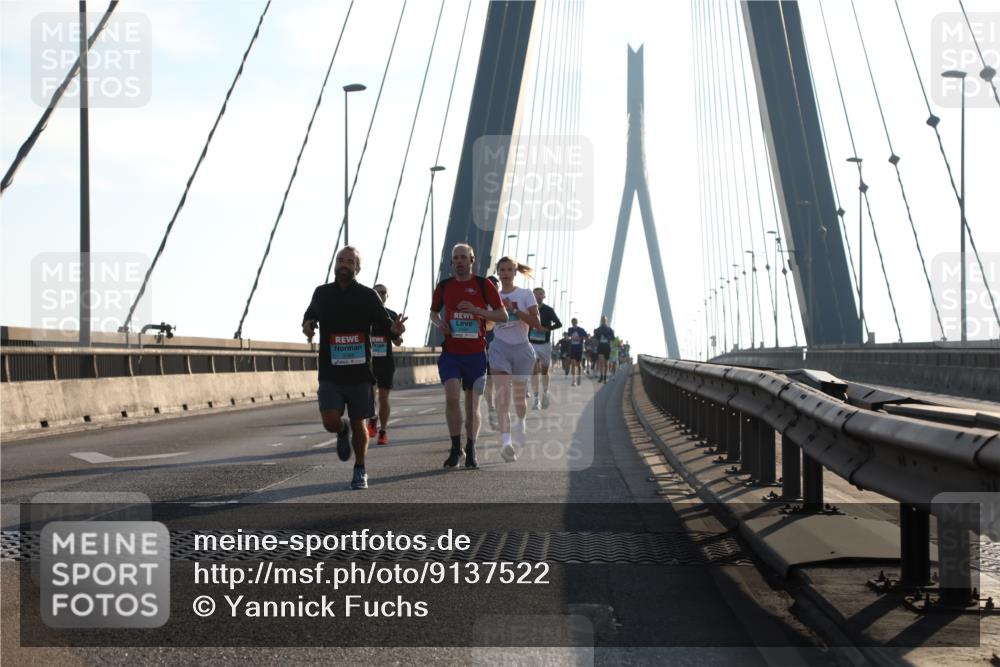 03.10.2025 - Köhlbrandbrückenlauf Yannick Fuchs http://msf.ph/oto/9137522 03.10.2025 08:21:28 Position 2  meine-sportfotos.de
