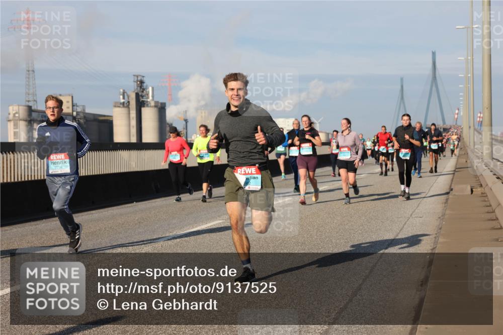 03.10.2025 - Köhlbrandbrückenlauf Lena Gebhardt http://msf.ph/oto/9137525 03.10.2025 09:55:23 Position 2 2214 meine-sportfotos.de