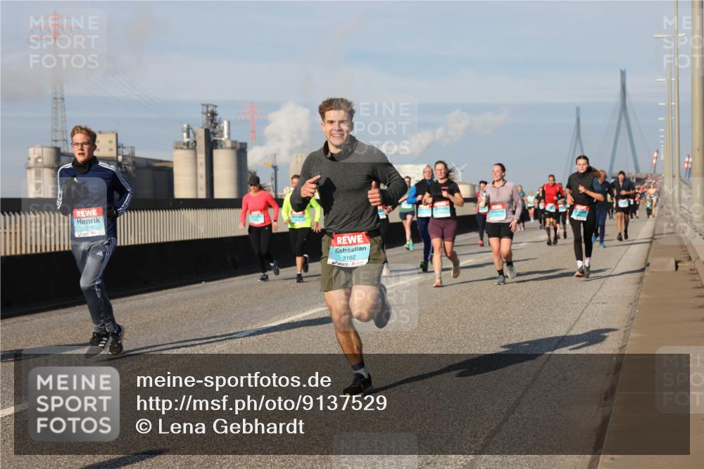 03.10.2025 - Köhlbrandbrückenlauf Lena Gebhardt http://msf.ph/oto/9137529 03.10.2025 09:55:23 Position 2 2214, 3162 meine-sportfotos.de