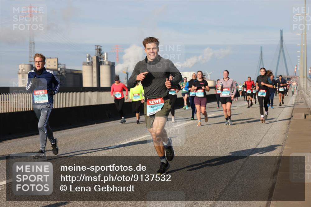 03.10.2025 - Köhlbrandbrückenlauf Lena Gebhardt http://msf.ph/oto/9137532 03.10.2025 09:55:23 Position 2 2214, 316 meine-sportfotos.de