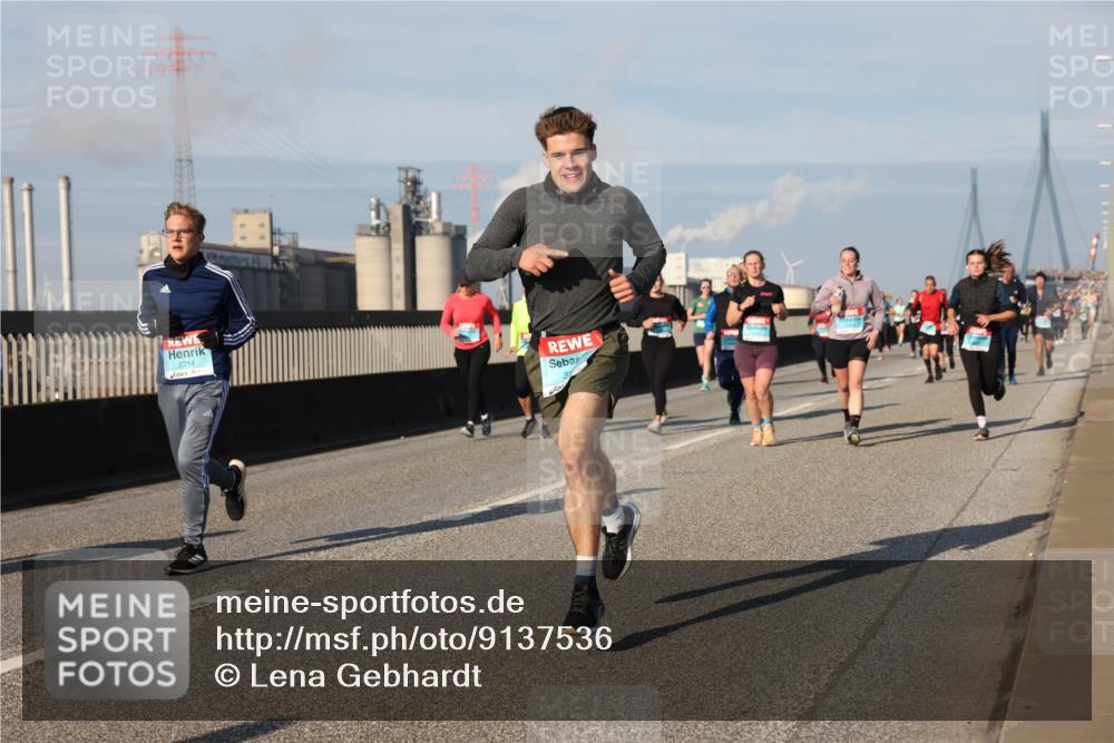 03.10.2025 - Köhlbrandbrückenlauf Lena Gebhardt http://msf.ph/oto/9137536 03.10.2025 09:55:23 Position 2 2214 meine-sportfotos.de