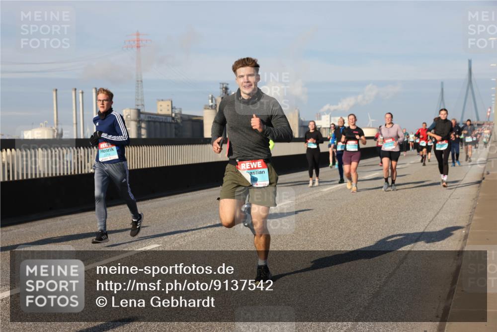 03.10.2025 - Köhlbrandbrückenlauf Lena Gebhardt http://msf.ph/oto/9137542 03.10.2025 09:55:23 Position 2  meine-sportfotos.de