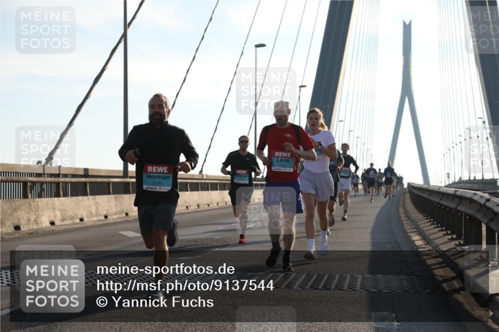 03.10.2025 - Köhlbrandbrückenlauf Yannick Fuchs http://msf.ph/oto/9137544 03.10.2025 08:21:29 Position 2 3193, 3491 meine-sportfotos.de