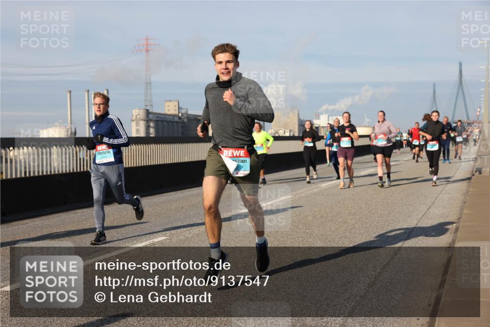 03.10.2025 - Köhlbrandbrückenlauf Lena Gebhardt http://msf.ph/oto/9137547 03.10.2025 09:55:23 Position 2 2214 meine-sportfotos.de