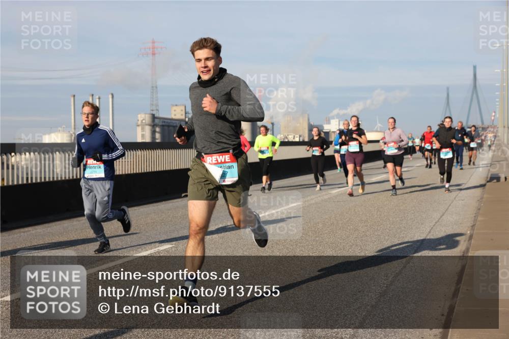03.10.2025 - Köhlbrandbrückenlauf Lena Gebhardt http://msf.ph/oto/9137555 03.10.2025 09:55:23 Position 2  meine-sportfotos.de