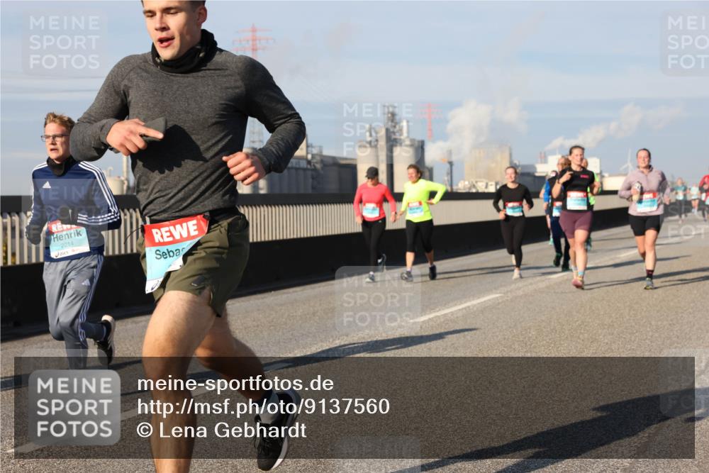03.10.2025 - Köhlbrandbrückenlauf Lena Gebhardt http://msf.ph/oto/9137560 03.10.2025 09:55:24 Position 2 2214 meine-sportfotos.de