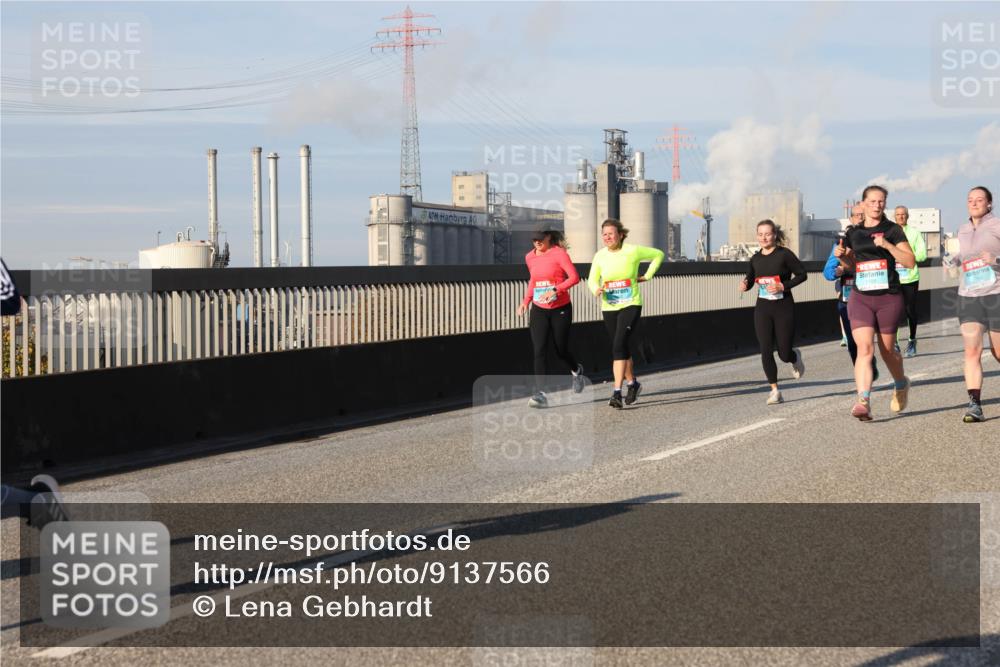 03.10.2025 - Köhlbrandbrückenlauf Lena Gebhardt http://msf.ph/oto/9137566 03.10.2025 09:55:24 Position 2 414011 meine-sportfotos.de