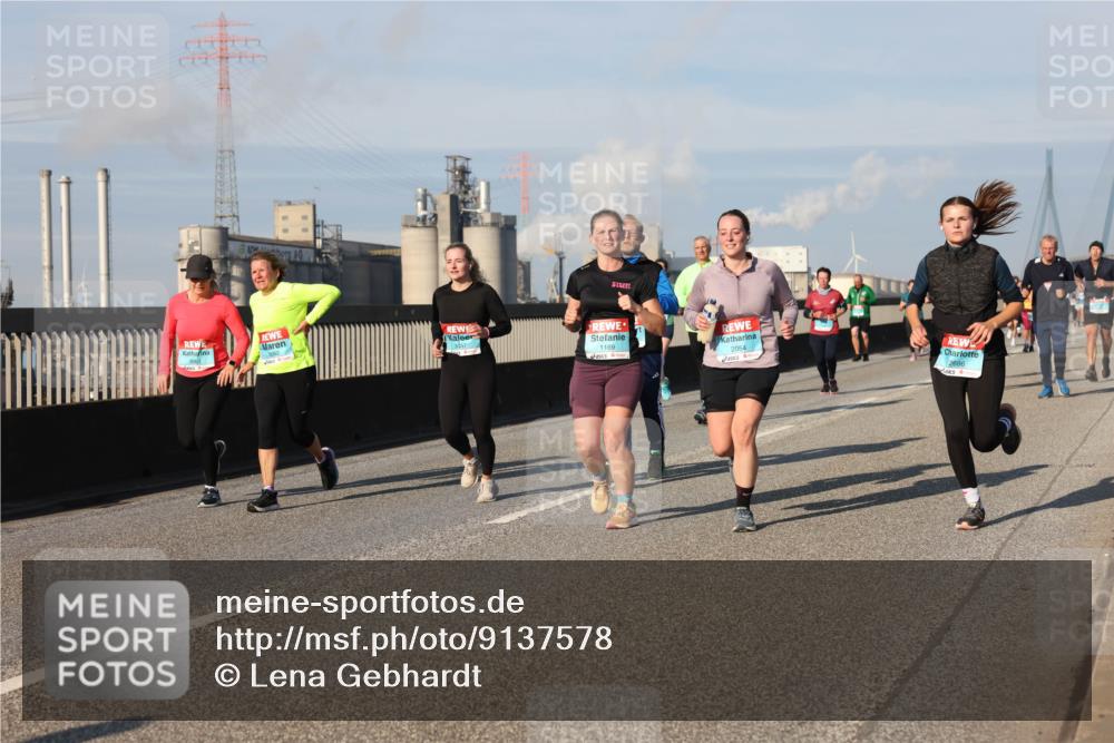 03.10.2025 - Köhlbrandbrückenlauf Lena Gebhardt http://msf.ph/oto/9137578 03.10.2025 09:55:25 Position 2 3057, 1169, 2054, 2686 meine-sportfotos.de