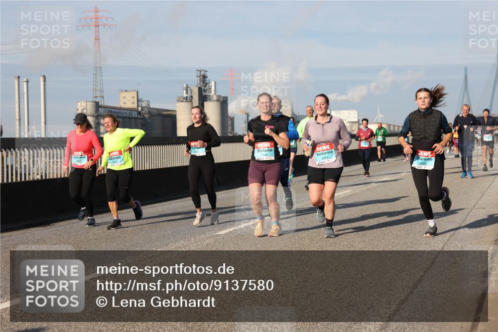 03.10.2025 - Köhlbrandbrückenlauf Lena Gebhardt http://msf.ph/oto/9137580 03.10.2025 09:55:25 Position 2 1169, 3060, 2054, 2686 meine-sportfotos.de