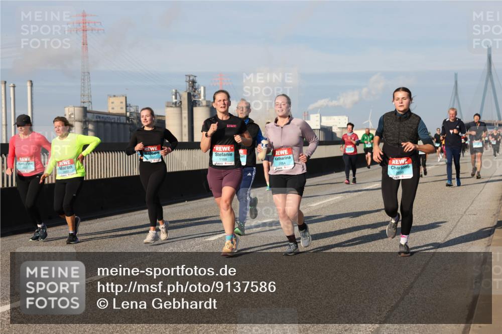 03.10.2025 - Köhlbrandbrückenlauf Lena Gebhardt http://msf.ph/oto/9137586 03.10.2025 09:55:26 Position 2 3060, 3062, 4, 1169, 2054, 2686 meine-sportfotos.de