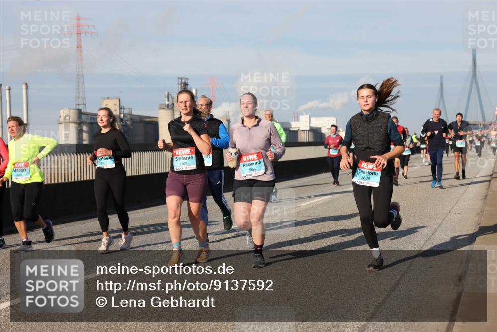 03.10.2025 - Köhlbrandbrückenlauf Lena Gebhardt http://msf.ph/oto/9137592 03.10.2025 09:55:26 Position 2 3062, 3057, 1169, 2054, 2686 meine-sportfotos.de