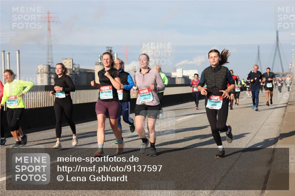 03.10.2025 - Köhlbrandbrückenlauf Lena Gebhardt http://msf.ph/oto/9137597 03.10.2025 09:55:26 Position 2 3057, 3062, 1169, 2054, 2686 meine-sportfotos.de