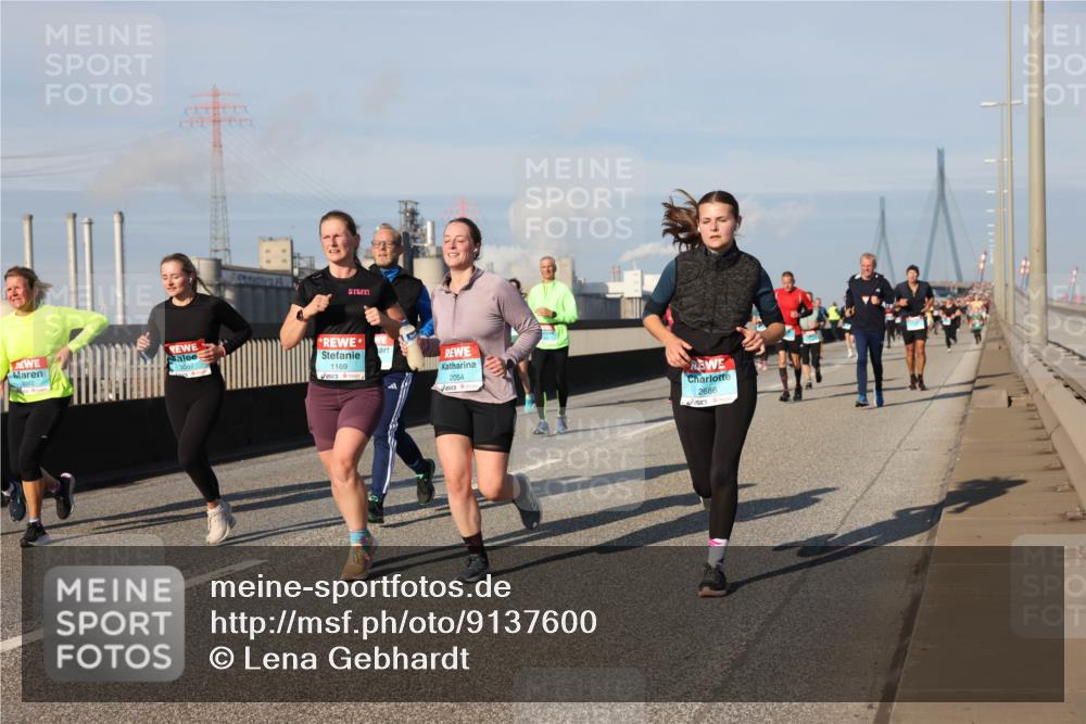 03.10.2025 - Köhlbrandbrückenlauf Lena Gebhardt http://msf.ph/oto/9137600 03.10.2025 09:55:26 Position 2 3057, 1169, 2054, 2686 meine-sportfotos.de