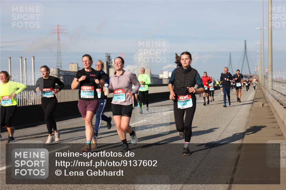03.10.2025 - Köhlbrandbrückenlauf Lena Gebhardt http://msf.ph/oto/9137602 03.10.2025 09:55:26 Position 2 3057, 1169, 2054, 2686 meine-sportfotos.de