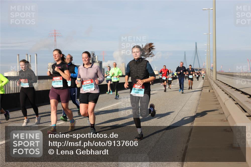 03.10.2025 - Köhlbrandbrückenlauf Lena Gebhardt http://msf.ph/oto/9137606 03.10.2025 09:55:27 Position 2 1169, 2054, 2686 meine-sportfotos.de