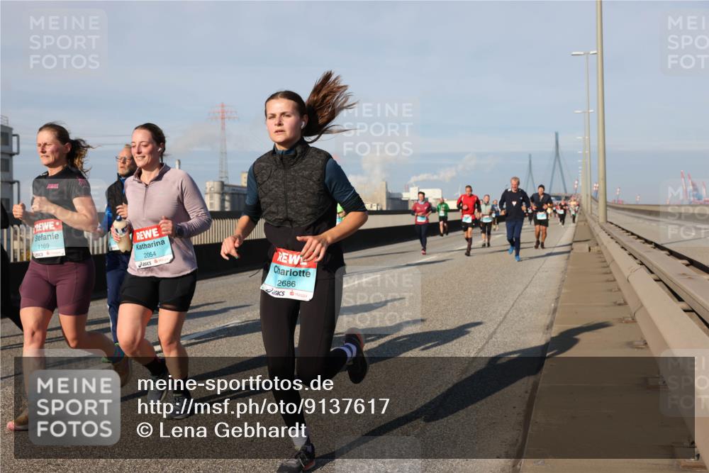 03.10.2025 - Köhlbrandbrückenlauf Lena Gebhardt http://msf.ph/oto/9137617 03.10.2025 09:55:27 Position 2 1169, 2054, 2686 meine-sportfotos.de