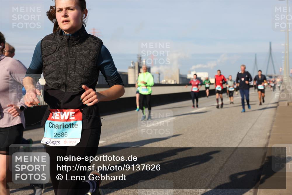 03.10.2025 - Köhlbrandbrückenlauf Lena Gebhardt http://msf.ph/oto/9137626 03.10.2025 09:55:28 Position 2 2686 meine-sportfotos.de