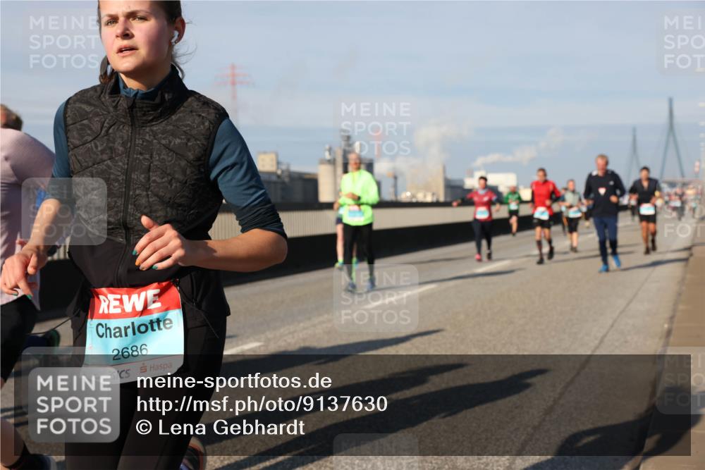 03.10.2025 - Köhlbrandbrückenlauf Lena Gebhardt http://msf.ph/oto/9137630 03.10.2025 09:55:28 Position 2 2686 meine-sportfotos.de