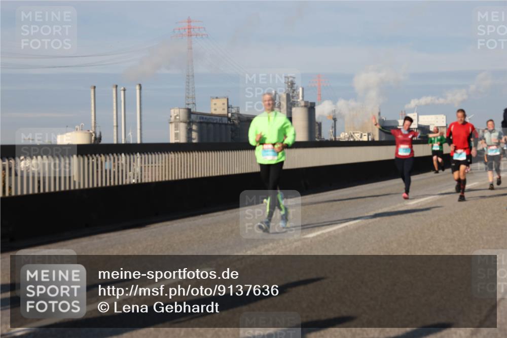 03.10.2025 - Köhlbrandbrückenlauf Lena Gebhardt http://msf.ph/oto/9137636 03.10.2025 09:55:28 Position 2  meine-sportfotos.de