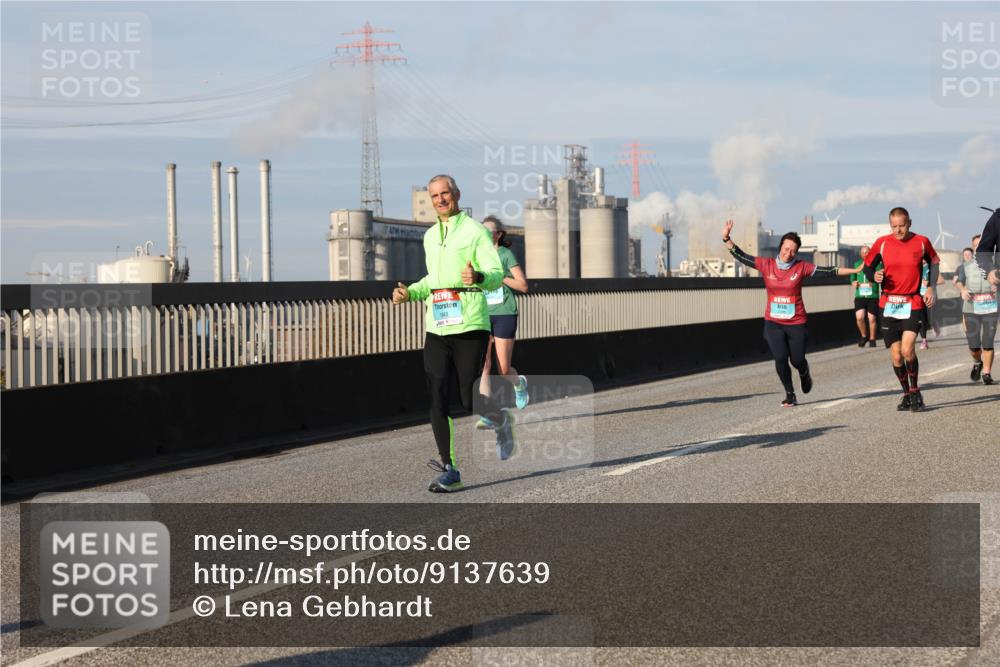 03.10.2025 - Köhlbrandbrückenlauf Lena Gebhardt http://msf.ph/oto/9137639 03.10.2025 09:55:29 Position 2  meine-sportfotos.de