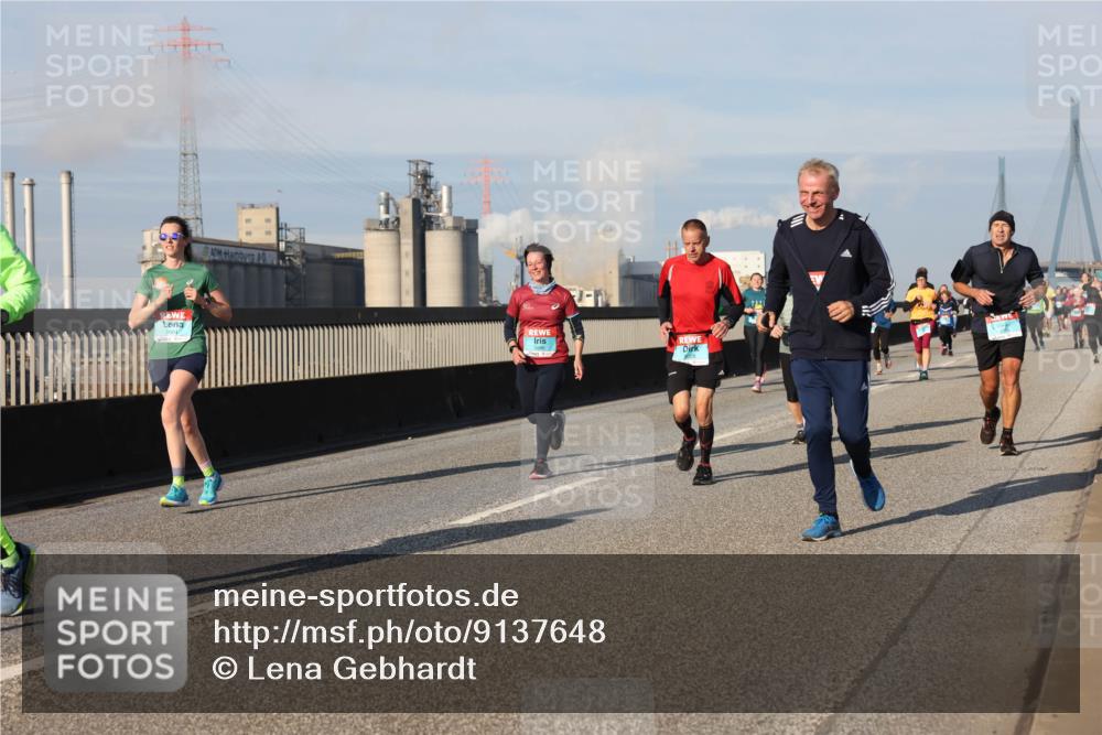 03.10.2025 - Köhlbrandbrückenlauf Lena Gebhardt http://msf.ph/oto/9137648 03.10.2025 09:55:30 Position 2 1604, 3596 meine-sportfotos.de