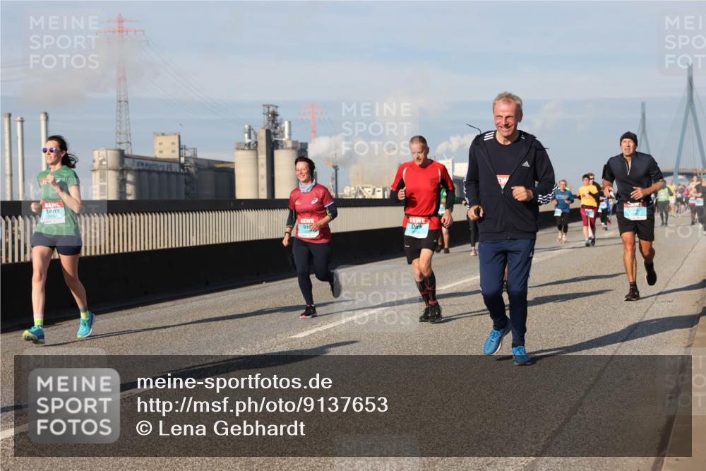 03.10.2025 - Köhlbrandbrückenlauf Lena Gebhardt http://msf.ph/oto/9137653 03.10.2025 09:55:30 Position 2  meine-sportfotos.de