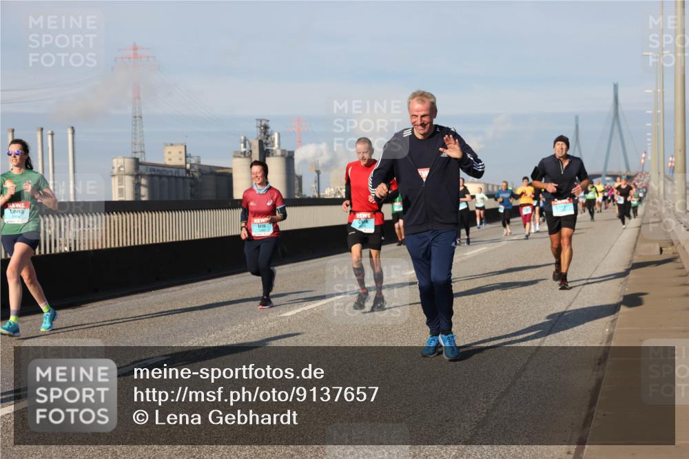 03.10.2025 - Köhlbrandbrückenlauf Lena Gebhardt http://msf.ph/oto/9137657 03.10.2025 09:55:30 Position 2 1604 meine-sportfotos.de