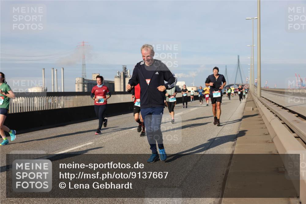 03.10.2025 - Köhlbrandbrückenlauf Lena Gebhardt http://msf.ph/oto/9137667 03.10.2025 09:55:31 Position 2  meine-sportfotos.de
