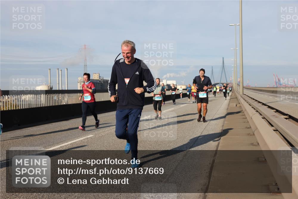 03.10.2025 - Köhlbrandbrückenlauf Lena Gebhardt http://msf.ph/oto/9137669 03.10.2025 09:55:31 Position 2  meine-sportfotos.de