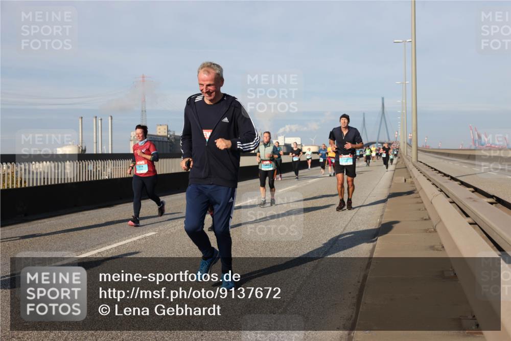 03.10.2025 - Köhlbrandbrückenlauf Lena Gebhardt http://msf.ph/oto/9137672 03.10.2025 09:55:31 Position 2  meine-sportfotos.de