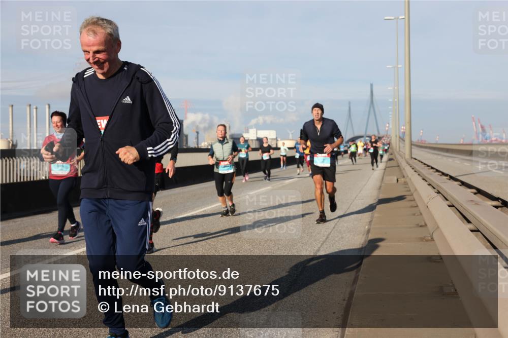 03.10.2025 - Köhlbrandbrückenlauf Lena Gebhardt http://msf.ph/oto/9137675 03.10.2025 09:55:32 Position 2  meine-sportfotos.de
