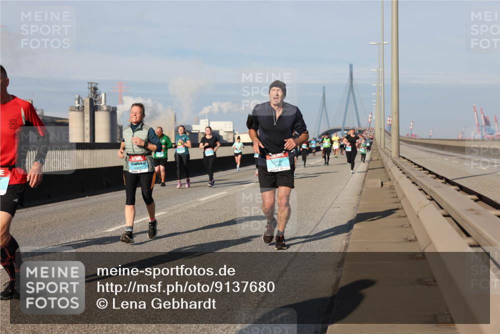 03.10.2025 - Köhlbrandbrückenlauf Lena Gebhardt http://msf.ph/oto/9137680 03.10.2025 09:55:32 Position 2 47, 2687, 750 meine-sportfotos.de