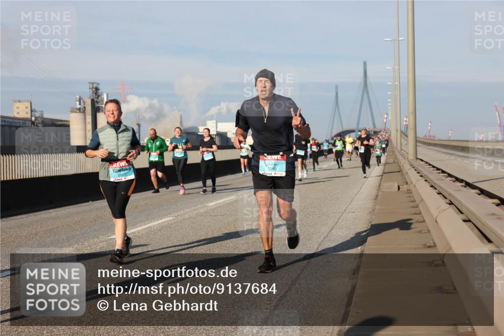 03.10.2025 - Köhlbrandbrückenlauf Lena Gebhardt http://msf.ph/oto/9137684 03.10.2025 09:55:32 Position 2 2687, 3750 meine-sportfotos.de