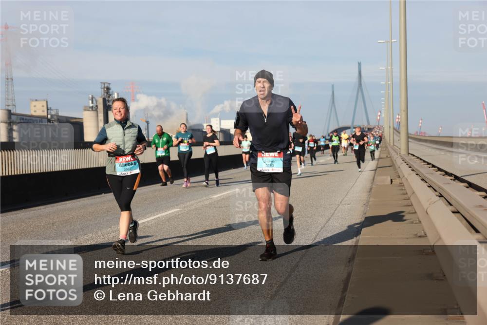 03.10.2025 - Köhlbrandbrückenlauf Lena Gebhardt http://msf.ph/oto/9137687 03.10.2025 09:55:33 Position 2 2687, 3750 meine-sportfotos.de