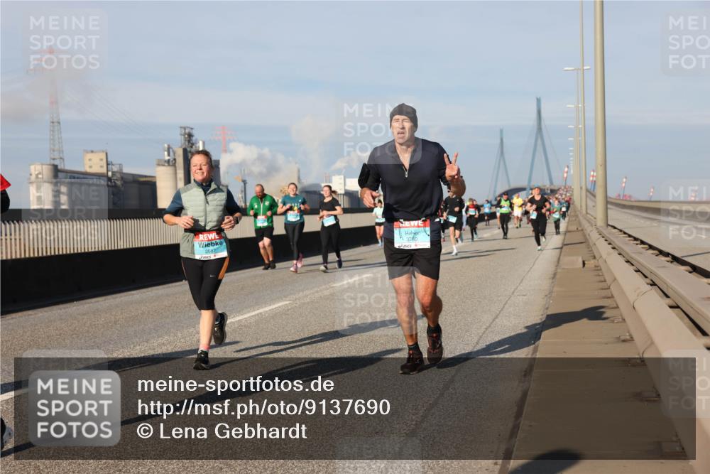 03.10.2025 - Köhlbrandbrückenlauf Lena Gebhardt http://msf.ph/oto/9137690 03.10.2025 09:55:33 Position 2 2687, 3750 meine-sportfotos.de
