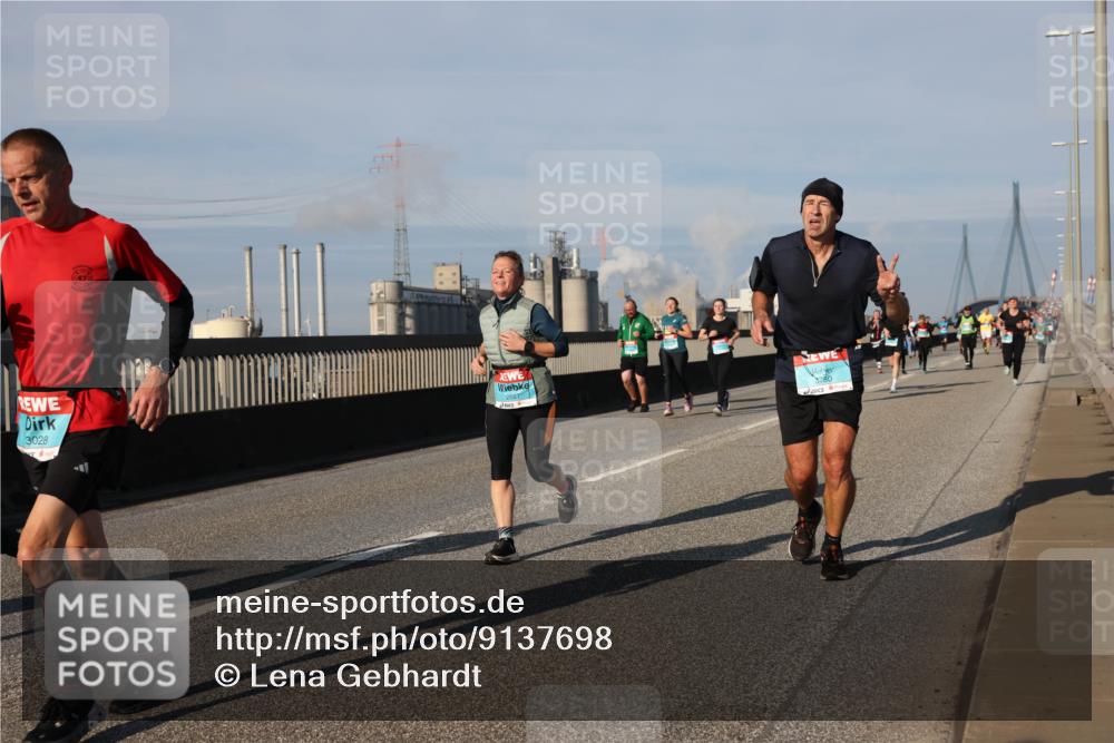 03.10.2025 - Köhlbrandbrückenlauf Lena Gebhardt http://msf.ph/oto/9137698 03.10.2025 09:55:33 Position 2 3028, 2687, 3750 meine-sportfotos.de