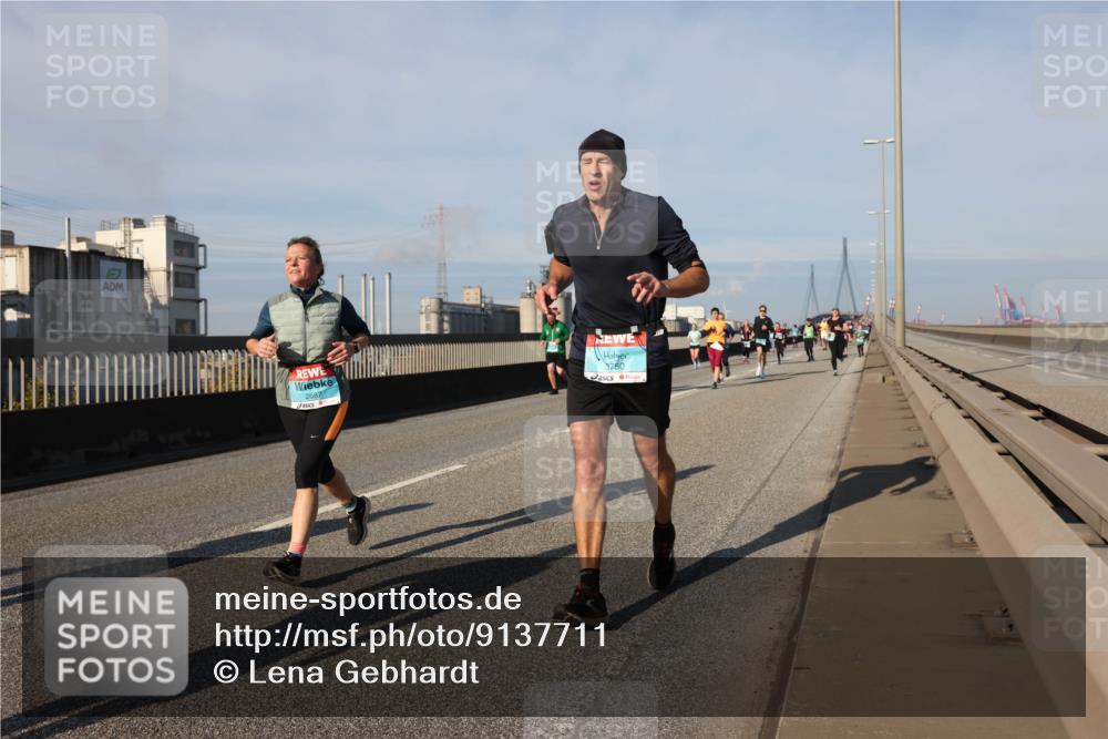 03.10.2025 - Köhlbrandbrückenlauf Lena Gebhardt http://msf.ph/oto/9137711 03.10.2025 09:55:34 Position 2 2, 2687, 3750 meine-sportfotos.de