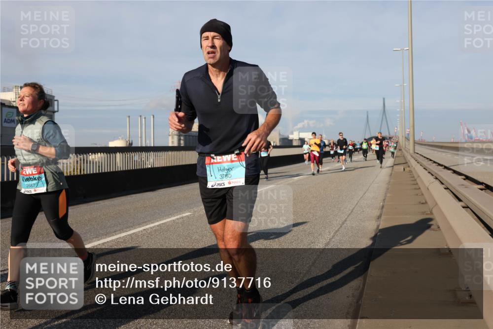 03.10.2025 - Köhlbrandbrückenlauf Lena Gebhardt http://msf.ph/oto/9137716 03.10.2025 09:55:34 Position 2 2687, 3750 meine-sportfotos.de