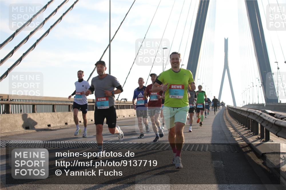 03.10.2025 - Köhlbrandbrückenlauf Yannick Fuchs http://msf.ph/oto/9137719 03.10.2025 08:21:44 Position 2 3785, 3841 meine-sportfotos.de