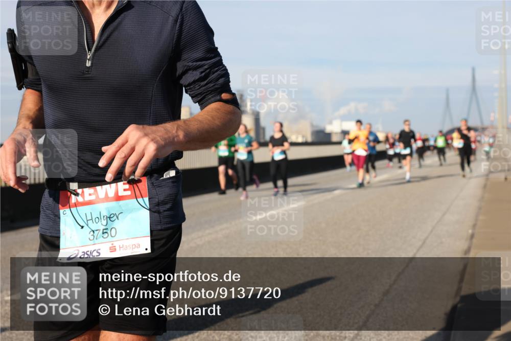 03.10.2025 - Köhlbrandbrückenlauf Lena Gebhardt http://msf.ph/oto/9137720 03.10.2025 09:55:34 Position 2 3750 meine-sportfotos.de