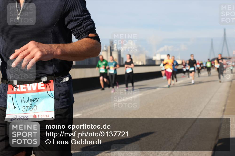 03.10.2025 - Köhlbrandbrückenlauf Lena Gebhardt http://msf.ph/oto/9137721 03.10.2025 09:55:35 Position 2 3750 meine-sportfotos.de