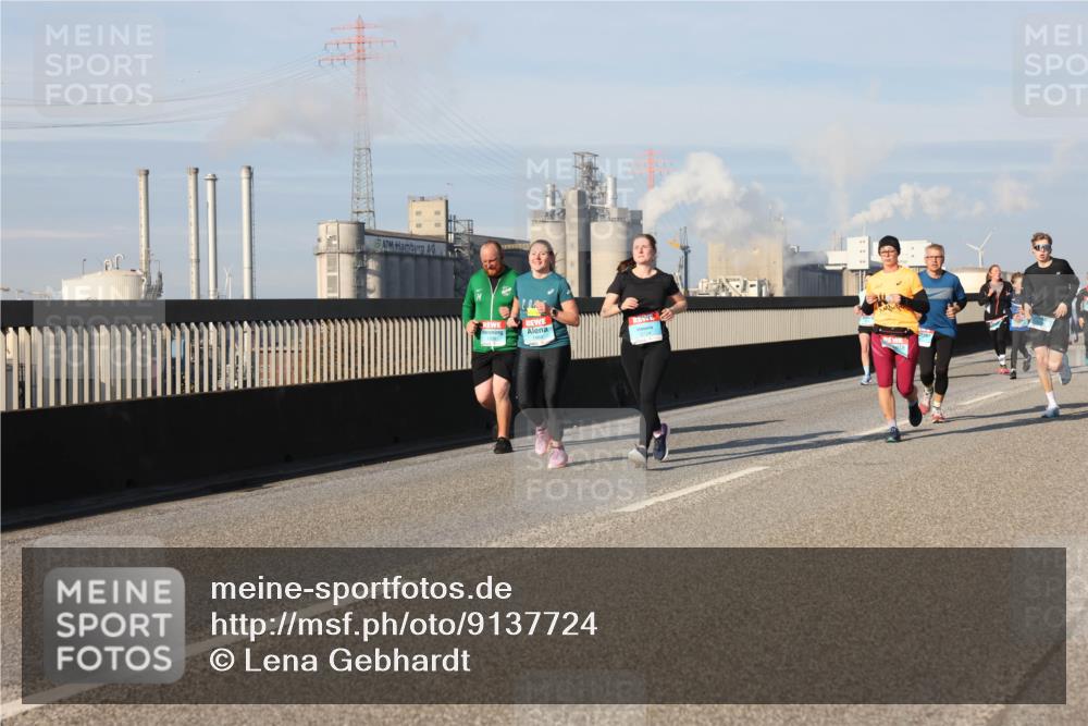03.10.2025 - Köhlbrandbrückenlauf Lena Gebhardt http://msf.ph/oto/9137724 03.10.2025 09:55:35 Position 2  meine-sportfotos.de