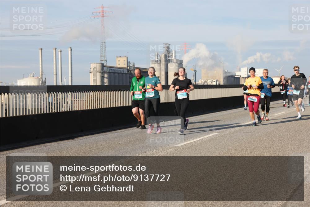 03.10.2025 - Köhlbrandbrückenlauf Lena Gebhardt http://msf.ph/oto/9137727 03.10.2025 09:55:35 Position 2  meine-sportfotos.de