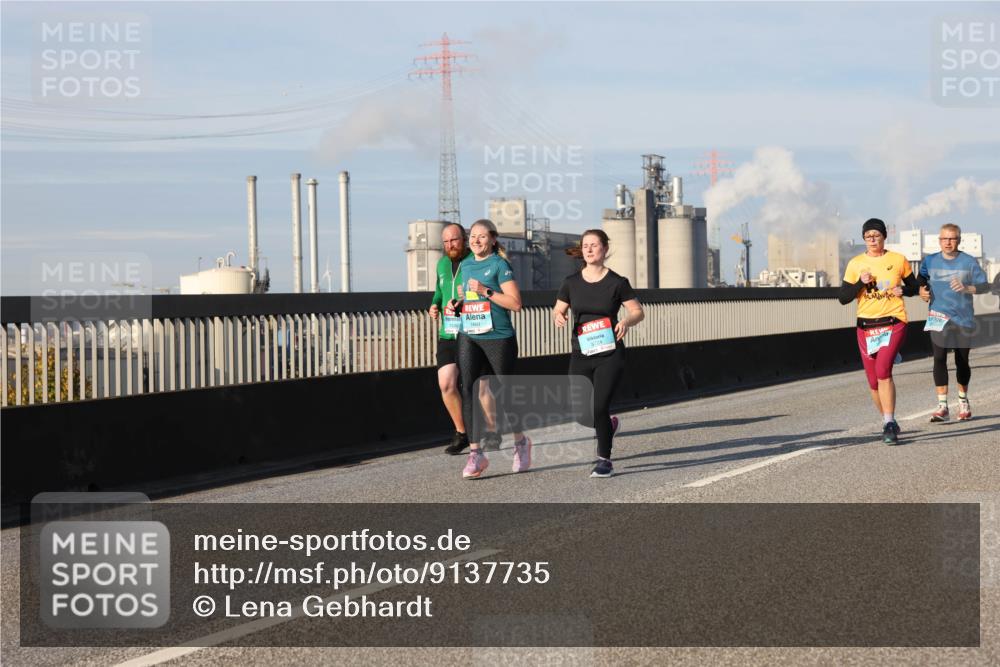 03.10.2025 - Köhlbrandbrückenlauf Lena Gebhardt http://msf.ph/oto/9137735 03.10.2025 09:55:36 Position 2  meine-sportfotos.de