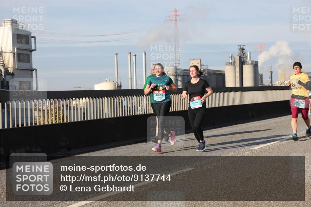 03.10.2025 - Köhlbrandbrückenlauf Lena Gebhardt http://msf.ph/oto/9137744 03.10.2025 09:55:36 Position 2  meine-sportfotos.de
